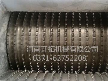 北京特殊定做的两台齿辊式破碎机已准备交货